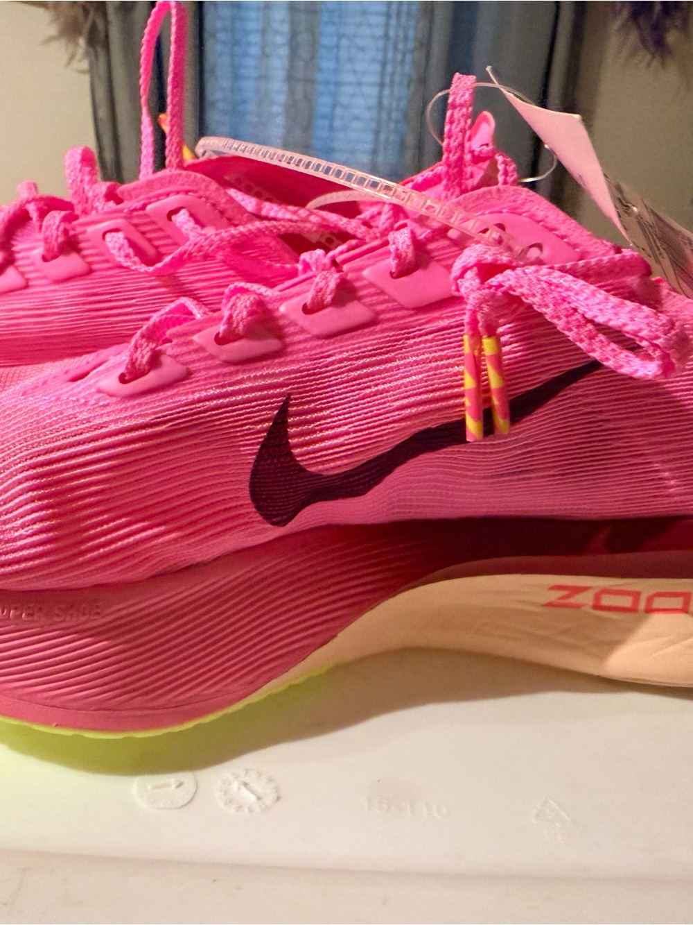 Nike Women's Pink size 7 NWT - Picture 3 of 5